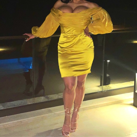 Jacey Gold Off Shoulder Balloon Sleeve Dress - Picture 3 of 4